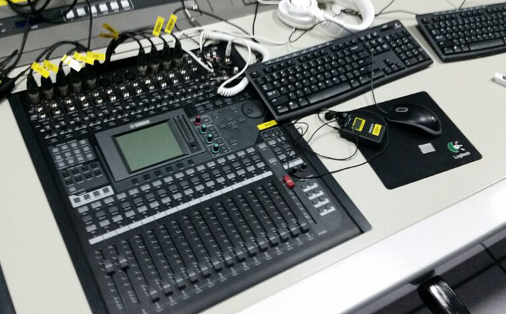 通用舞臺(tái)承建藍(lán)騎士水運(yùn)動(dòng)中心演藝舞臺(tái)機(jī)械、燈光及舞臺(tái)幕布建設(shè)