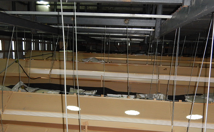 通用舞臺(tái)承建藍(lán)騎士水運(yùn)動(dòng)中心演藝舞臺(tái)機(jī)械、燈光及舞臺(tái)幕布建設(shè)