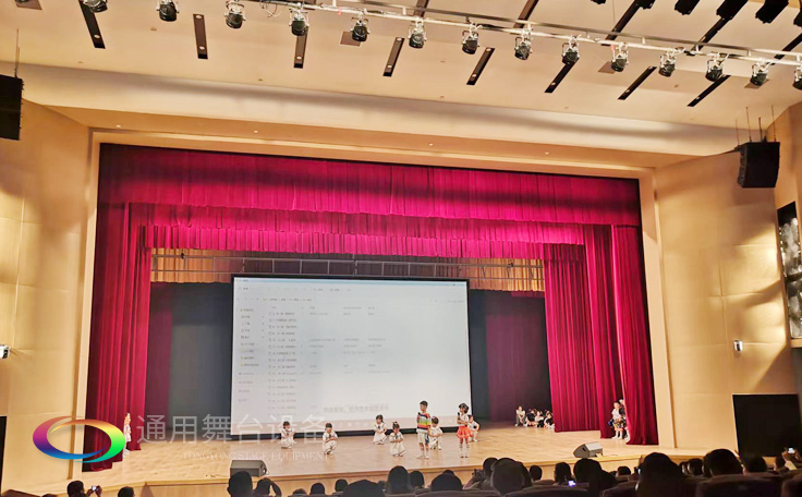 南京某戲劇院對開阻燃幕布、舞臺音響、燈光吊桿項目完工及試運營