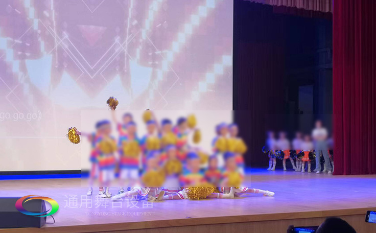 南京某戲劇院對開阻燃幕布、舞臺音響、燈光吊桿項目完工及試運營