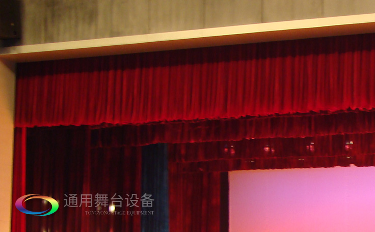 舞臺劇場布置一套完整的舞臺阻燃幕布需要幾層？