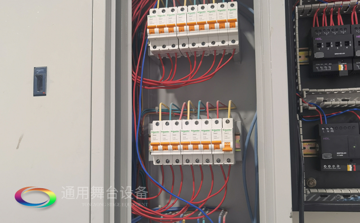 淮安市淮陰開明實(shí)驗(yàn)學(xué)校報(bào)告廳 機(jī)械舞臺(tái)吊桿、剛性防火幕項(xiàng)目竣工