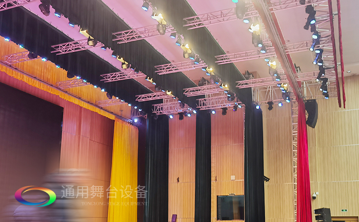 專業(yè)品質(zhì)、極具性價(jià)比舞臺(tái)阻燃幕布 優(yōu)選通用舞臺(tái)