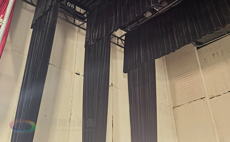 通用舞臺(tái)教您如何選購高性價(jià)比阻燃幕布產(chǎn)品！