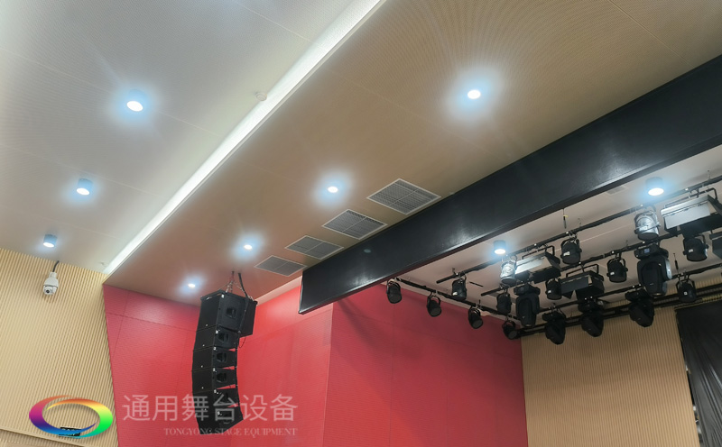 高顏值+實力派！通用舞臺幕布成功打造某中學智慧化多功能報告廳項目