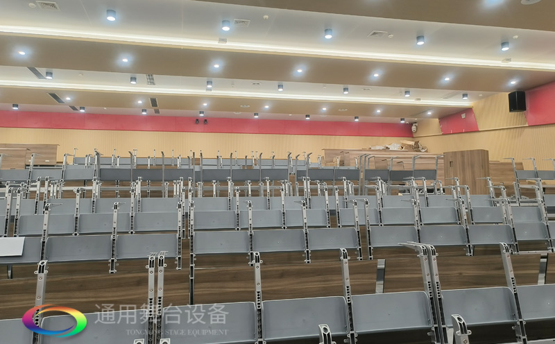 高顏值+實力派！通用舞臺幕布成功打造某中學智慧化多功能報告廳項目