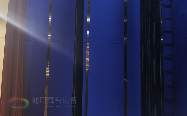 舞臺(tái)幕布的阻燃等級(jí)：永久性阻燃、阻燃、耐久性阻燃、非阻燃、可加工為阻燃...