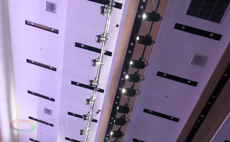 南京某國(guó)企禮堂舞臺(tái)系統(tǒng)分項(xiàng)工程通過(guò)質(zhì)量驗(yàn)收 涉及舞臺(tái)吊桿、舞臺(tái)燈光等項(xiàng)目 現(xiàn)已投入使用