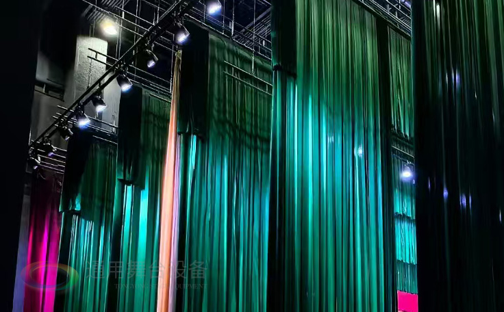 通用舞臺承建寧夏星海中學報告廳舞臺幕布項目圓滿竣工