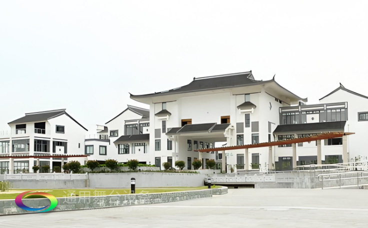 戴南文化藝術(shù)中心禮堂舞臺(tái)設(shè)備、舞臺(tái)阻燃幕布全面升級(jí) 賦能多元藝術(shù)呈現(xiàn)