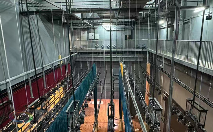 戴南文化藝術(shù)中心舞臺(tái)機(jī)械 舞臺(tái)吊桿 舞臺(tái)阻燃幕布項(xiàng)目 助力本地文化演出升級(jí)，為觀眾帶來(lái)更優(yōu)質(zhì)的視聽體驗(yàn)！